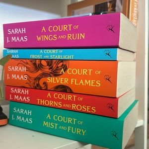 A Court of Thorns and Roses: ENTIRE BOOK SERIES